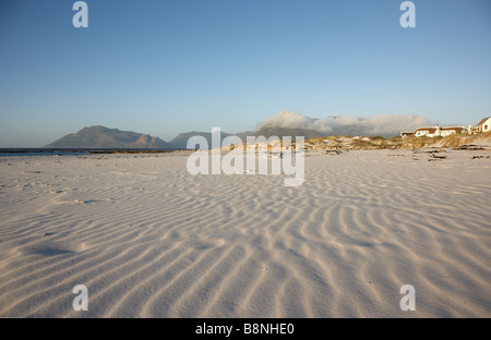 Kommetji Beach Kapstadt Südafrika SA. Blick auf Chapmans Peak, Tafelberg und Hout Bay Stockfoto