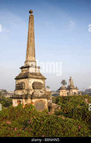 Indien Tamil Nadu Chennai St Marys Kirchhof historischen kolonialen Gräber hoch Obelisk Denkmal Stockfoto