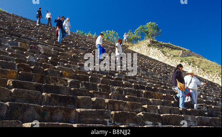 Steile Treppe auf Monte Alban Stockfoto