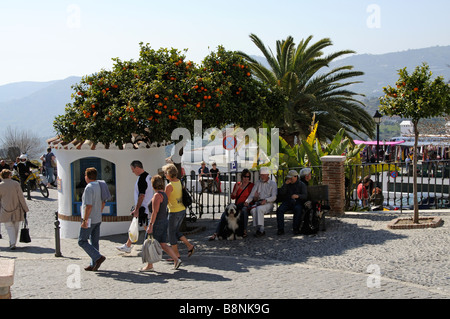 Ortszentrum Frigiliana eine weiße Stadt beliebte Touristen-Attraktion in Andalusien Südspanien Stockfoto