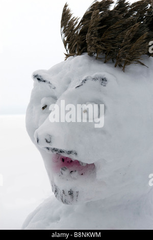 Beängstigend Schneemann Oger Gesicht. Stockfoto