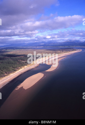 Newborough Warren und Strand Luftaufnahme mit Blick auf Menaistraße Eingang und Snowdonia Anglesey North Wales UK Stockfoto