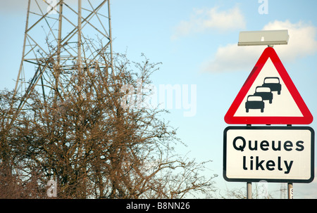 In die Warteschlange wahrscheinlich Straßenschild Stockfoto