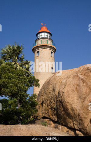 Indien-Tamil Nadu Mamallapuram alten hinduistischen Felsen unten Leuchtturm Stockfoto