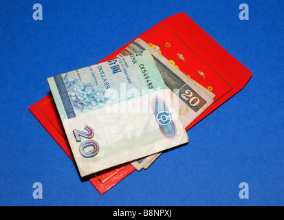 Roten Umschlag und Geld, in der Regel an Chinese New Year Stockfoto