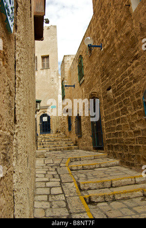 Engen Kopfsteinpflaster steinerne Gasse Gang in der Nähe von St Peter Abrasha Park mit Künstler Geschäfte Galerien Altstadt Jaffa Stockfoto