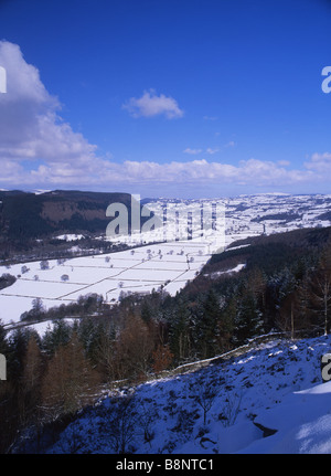 Conwy Valley in der Nähe von Betws-y-Coed in Schnee Blick vom Mynydd Garthmyn Romanum in Ferne North Wales UK Stockfoto