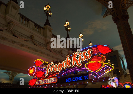 Französisch küssen Spielautomaten im Parisian Casino, Las Vegas Stockfoto