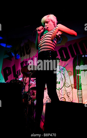 Brighton-basierte Band Doll & The Kicks führen in den Proud Galleries in Camden, London Stockfoto