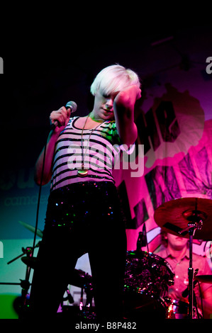 Brighton-basierte Band Doll & The Kicks führen in den Proud Galleries in Camden, London Stockfoto