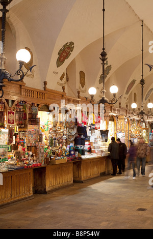 In den Tuchhallen (Sukiennice). Rynek Glowny, Krakau, Polen Stockfoto