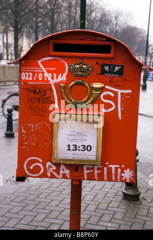 Brüssel-Belgien-Graffiti auf einen Briefkasten in der Hauptstadt Stockfoto