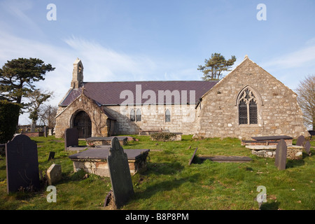 Trefdraeth Anglesey North Wales UK winzige 13. Jahrhundert Pfarrei Kirche von St Beuno Stockfoto