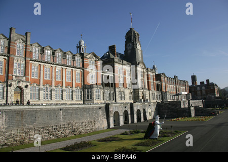 Stadt Dartmouth, England. Anfang des 20. Jahrhunderts entworfen Sir Aston Webb Britannia Royal Naval College (BRNC). Stockfoto