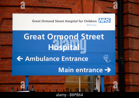 Ein Schild vor dem Eingang zum Great Ormond Street Hospital, London. Feb 2009 Stockfoto