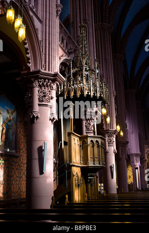 Pulpti der Basilika Notre Dame de Assomption katholische Kirche; Neuchâtel Schweiz Stockfoto