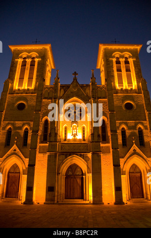 San Fernando Kathedrale bei Nacht San Antonio Texas älteste aktive US-Kathedrale historisches Gebäude Wahrzeichen Touristenattraktion Stockfoto