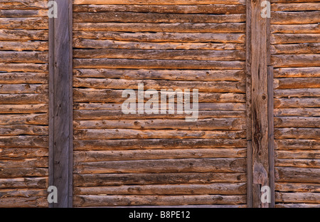 Drop-Log Wandaufbau, Outback Australien Stockfoto