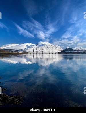 Ben Nevis im Loch Linnhe, Ansicht von Corpach, in der Nähe von Fort William, Highlands, Schottland Stockfoto