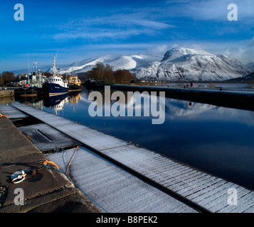 Corpach Hafen und Ben Nevis darüber hinaus, in der Nähe von Fort William, Schottland Stockfoto