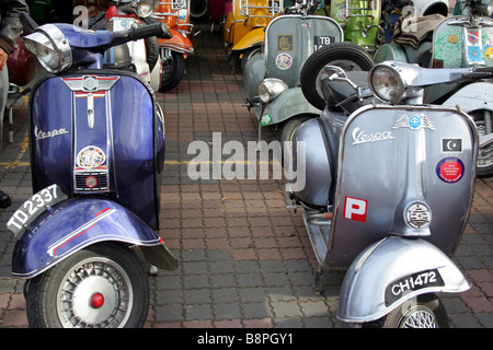 Klassische Vespas auf dem Display in Terengganu, Malaysia. Stockfoto