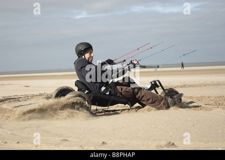 Kitebuggy Spritzen sand Stockfoto