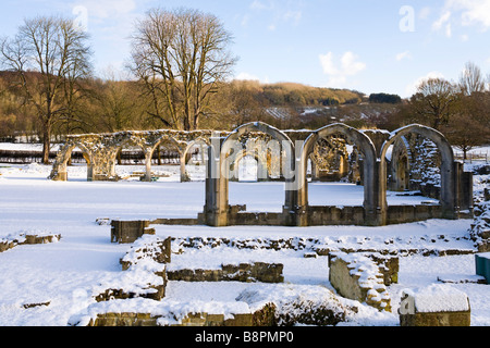 Winterschnee auf den Cotswolds Hailes Abbey, Gloucestershire Stockfoto