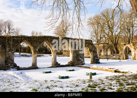 Winterschnee auf den Cotswolds Hailes Abbey, Gloucestershire Stockfoto