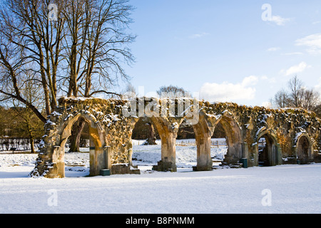 Winterschnee auf den Cotswolds Hailes Abbey, Gloucestershire Stockfoto