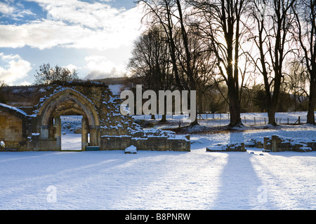 Winterschnee auf den Cotswolds Hailes Abbey, Gloucestershire Stockfoto