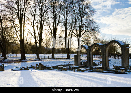 Winterschnee auf den Cotswolds Hailes Abbey, Gloucestershire Stockfoto