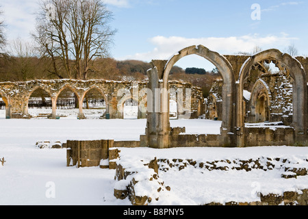 Winterschnee auf den Cotswolds Hailes Abbey, Gloucestershire Stockfoto