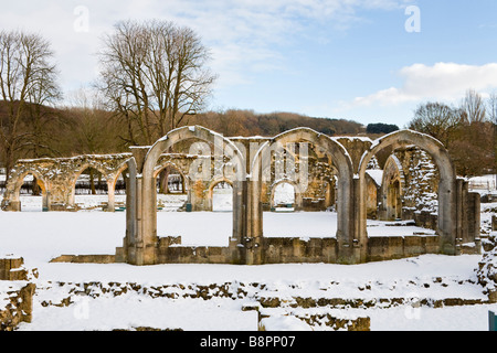 Winterschnee auf den Cotswolds Hailes Abbey, Gloucestershire Stockfoto