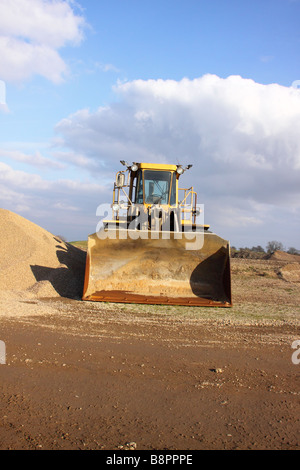 Bulldozer oder Bagger zum Verschieben in Cromwell Steinbruch verwendet extrahiert Sand und Kies auch Glas-recycling Stockfoto