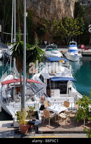 Spanischen Hafen von Marina del Este gelegen zwischen Almunecar und Le Herradura Costa Tropical südlichen Spanien Waterfront Cafébar Stockfoto