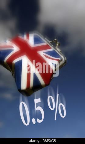 British / UK Handtasche fallen vom Himmel mit 0,5 % Grafik (Zinsen), Austritt Stockfoto