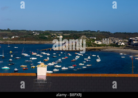 Hugh Stadthafen angesehen von den Dächern. St. Marien. Isles of Scilly. Cornwall. England. UK Stockfoto