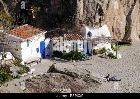 Playa del Salon in Nerja Südspanien nach Hause am Strand ein attraktives Haus mit Garten und Blick aufs Meer, das Mittelmeer Stockfoto