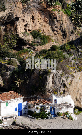 Playa del Salon in Nerja Südspanien nach Hause am Strand ein attraktives Haus mit Garten und Blick aufs Meer, das Mittelmeer Stockfoto