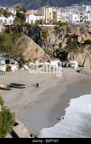 Playa del Salon in Nerja Südspanien nach Hause am Strand mit Blick aufs Meer, das Mittelmeer Stockfoto