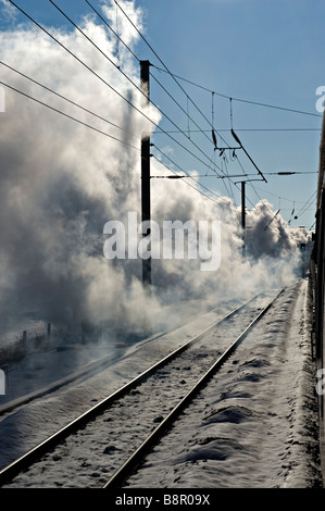 East Coast Mainline, UK gesehen von einer Dampflok gezogen mit Geschwindigkeit von "Tornado" - Großbritanniens neueste express Dampflok Stockfoto