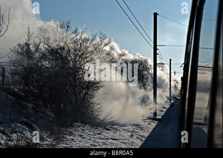 East Coast Mainline, UK gesehen von einer Dampflok gezogen mit Geschwindigkeit von "Tornado" - Großbritanniens neueste express Dampflok Stockfoto