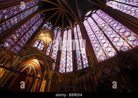 Glasfenster der Oberkapelle der Sainte Chapelle, Paris, Frankreich Stockfoto