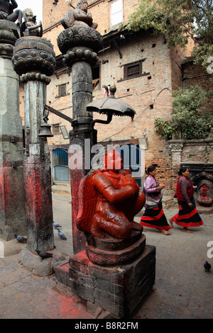 Nepal Kathmandu Tal Bhaktapur hindu-Schrein Garuda-statue Stockfoto