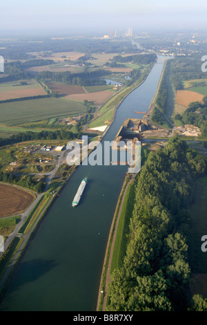 Binnenschiff auf Dortmund-Ems-Kanal, Deutschland, Nordrhein-Westfalen, Ruhrgebiet, Datteln Stockfoto