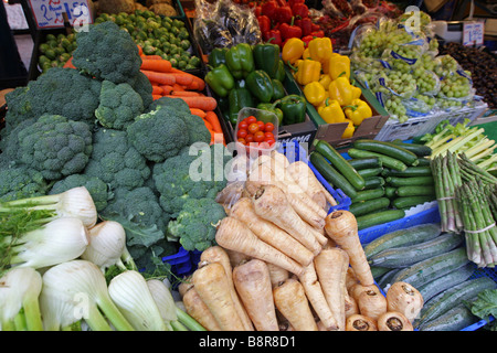 OBST UND GEMÜSE STALL IN CAMBRIDGE MARKT Stockfoto