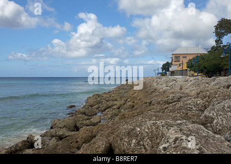 Wellen plätschern an Speightstown oder "Kleine Bristol" Waterfront, zweitgrößte Stadt in Barbados Stockfoto