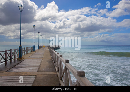 Hölzerne Pier in Speightstown oder "Kleine Bristol" Pier, zweitgrößte Stadt in Barbados Stockfoto