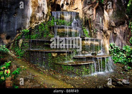 Wasserfall bei Wat Tham Seua, Tiger Höhlen Tempel Krabi Thailand South East Asia Stockfoto