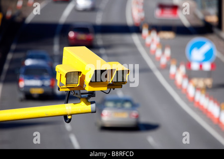 Spezifikationen ANPR Kamera auf UK-Autobahn Stockfoto